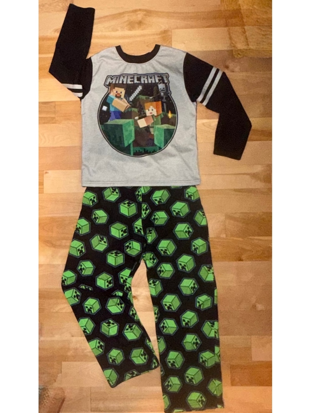 Minecraft Kids Pajama Set Size 14/16 - with Creeper